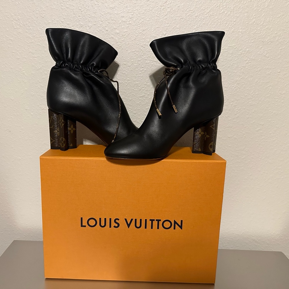 Louis Vuitton SILHOUETTE Black Leather Monogram Drawstring & Heel Ankle Boots